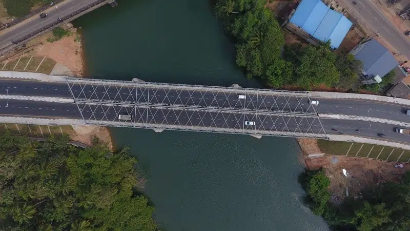 Luftaufnahme der Kochchikade Brücke
